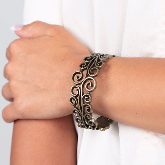 Paparazzi Jewelry Accessories - Dressed To FRILL - Brass Bracelet - Vintage - Picture 1 of 4